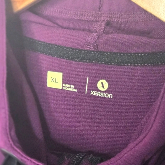 Xersion Maroon Burgundy Zip Up Sweatshirt Hooded Jacket - Picture 2 of 3